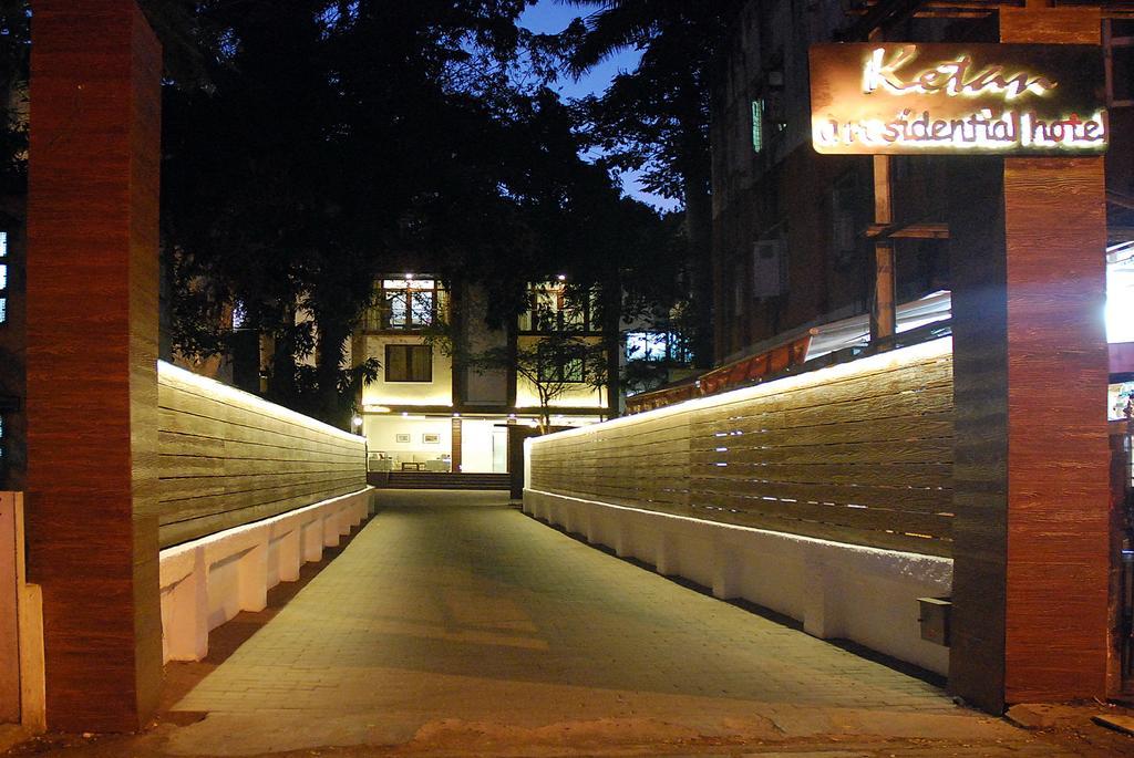 Hotel Ketan Пуне Екстер'єр фото