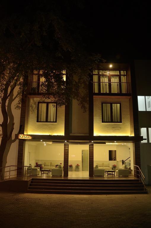 Hotel Ketan Пуне Екстер'єр фото