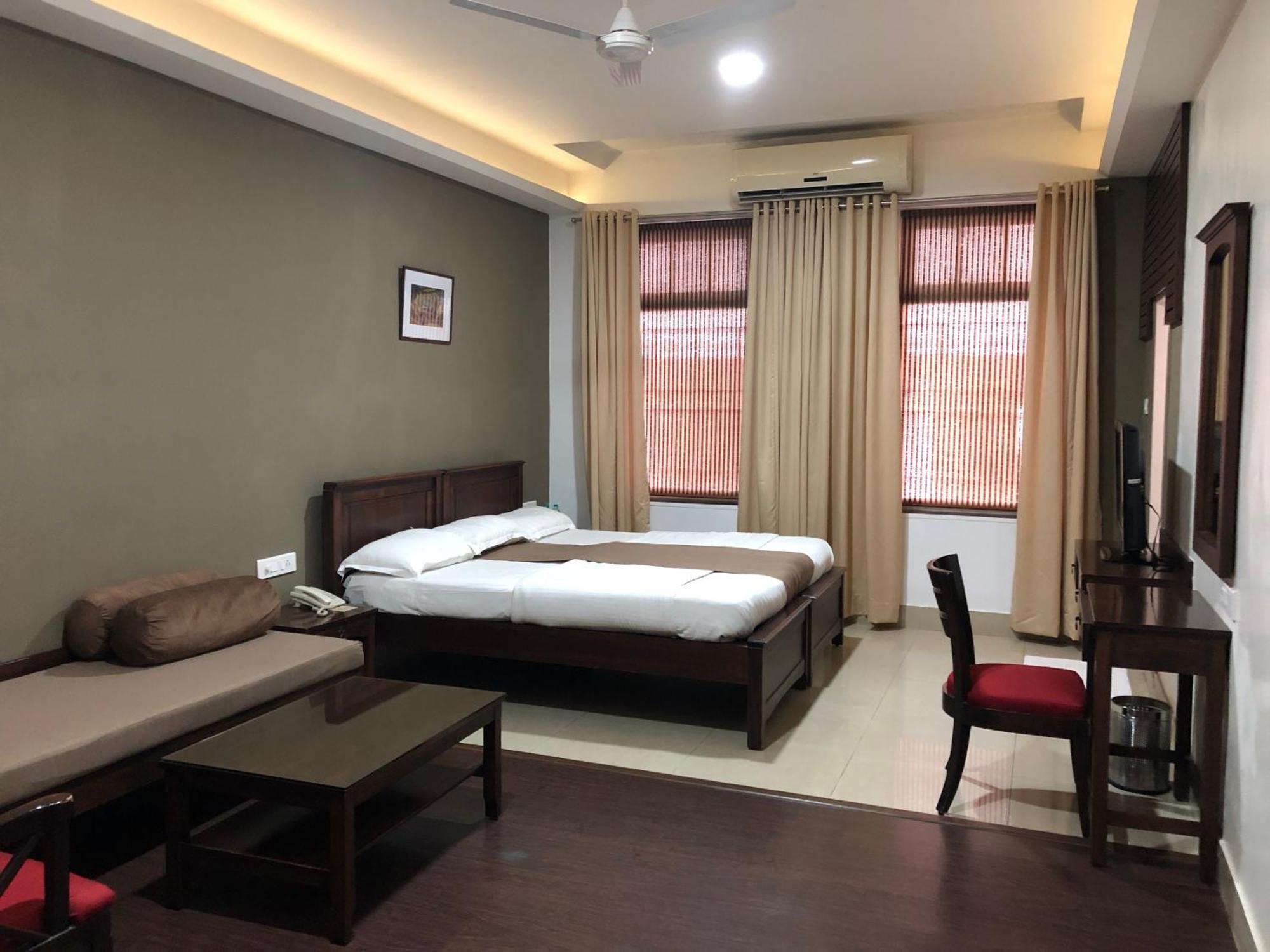 Hotel Ketan Пуне Екстер'єр фото