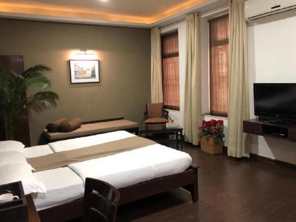 Hotel Ketan Пуне Екстер'єр фото