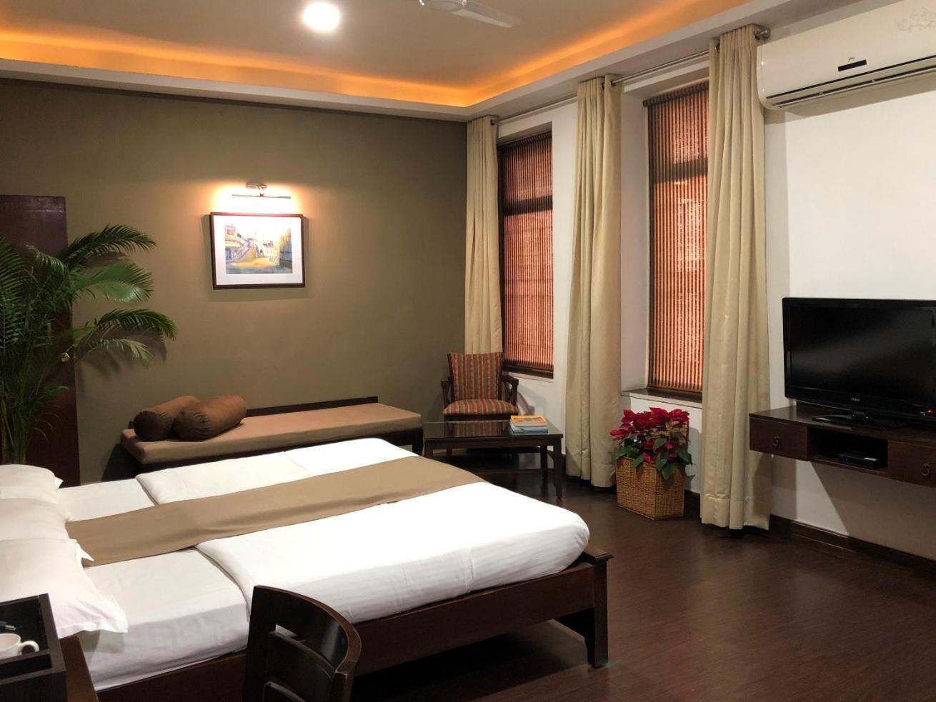 Hotel Ketan Пуне Екстер'єр фото