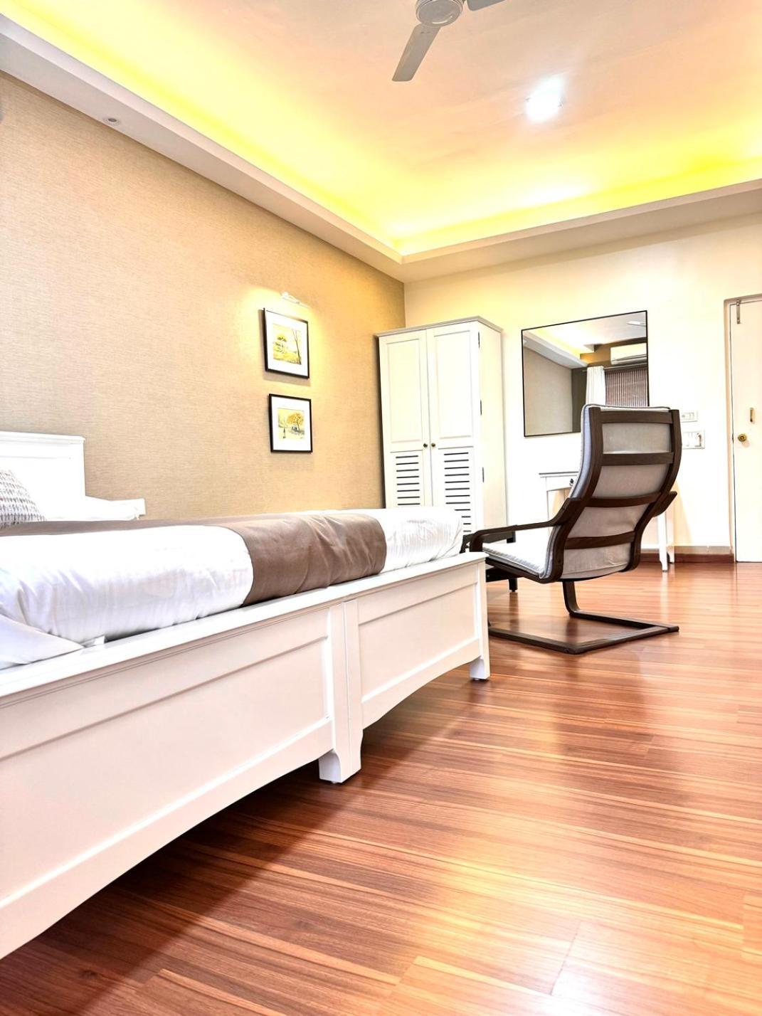 Hotel Ketan Пуне Екстер'єр фото