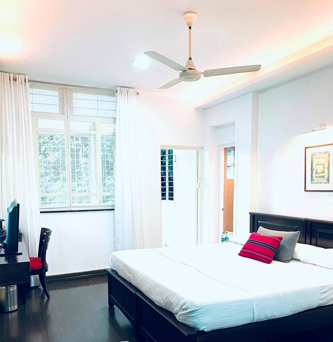 Hotel Ketan Пуне Екстер'єр фото